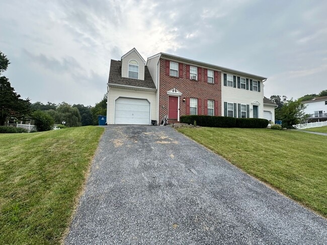 70 Freys Rd in Elizabethtown, PA - Building Photo - Building Photo