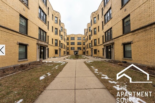 property at 3817 N Greenview Ave