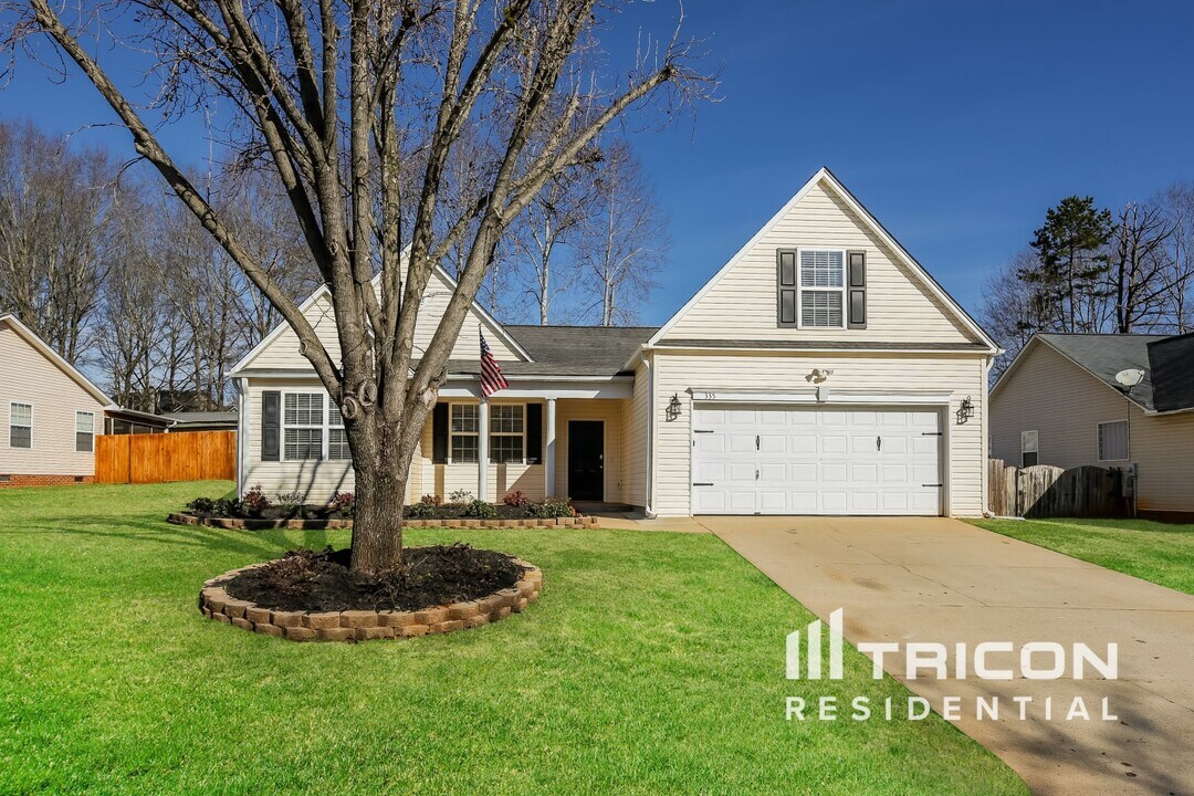 335 Annabel Dr in Boiling Springs, SC - Building Photo