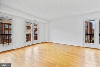 800 S St Asaph St in Alexandria, VA - Building Photo - Building Photo