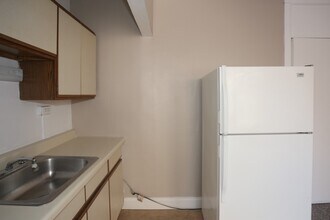 3836 N Fremont St, Unit 805 in Chicago, IL - Foto de edificio - Building Photo