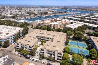 306 Bora Bora Way in Marina Del Rey, CA - Building Photo - Building Photo
