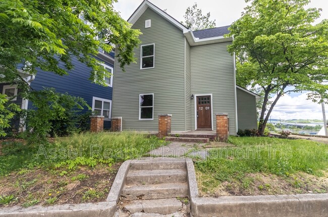 property at 1209 Forest Ave