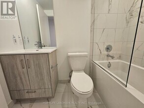 180 Front St E in Toronto, ON - Building Photo - Building Photo