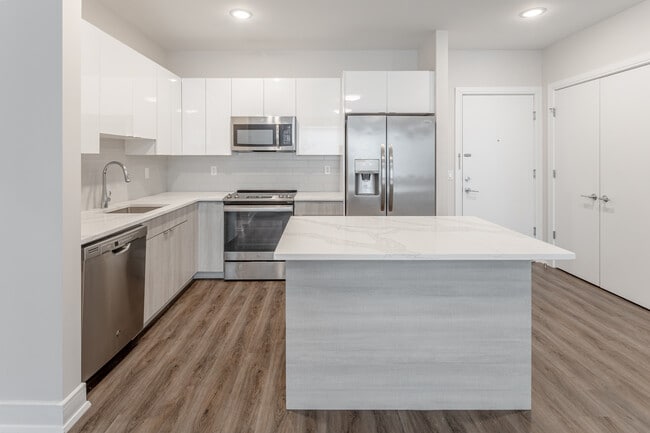The Metro in Fort Lee, NJ - Building Photo - Interior Photo
