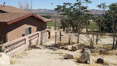 56565 Sunnyslope Dr in Yucca Valley, CA - Building Photo - Building Photo