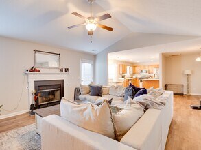 2015 Folkstone Wds Ln in Holly Ridge, NC - Foto de edificio - Building Photo