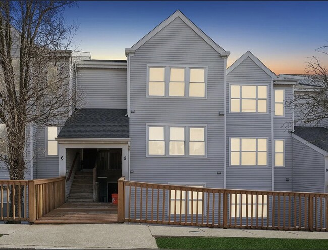 property at 8 Deer Run Ct