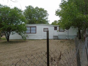 910 Bunton Ln in Uhland, TX - Building Photo - Building Photo