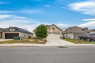 14350 Gold Rush Pass in San Antonio, TX - Foto de edificio - Building Photo