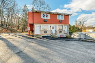 345 S 3rd St in Coopersburg, PA - Foto de edificio - Building Photo