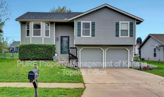 property at 2407 SW Romar Rd