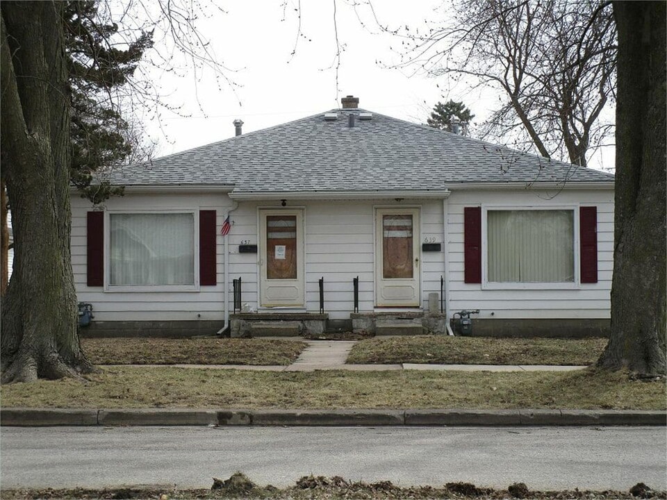 637-639 Home Park Blvd in Waterloo, IA - Building Photo