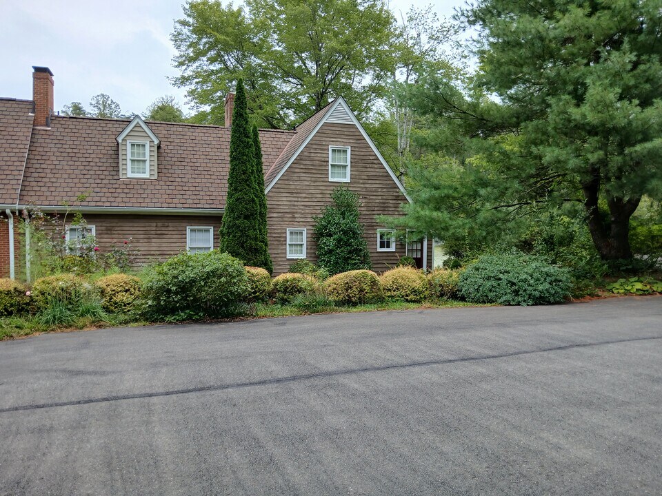 64 Coakley Ln in Fredericksburg, VA - Building Photo
