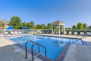 LINDEN SQUARE in Indianapolis, IN - Building Photo