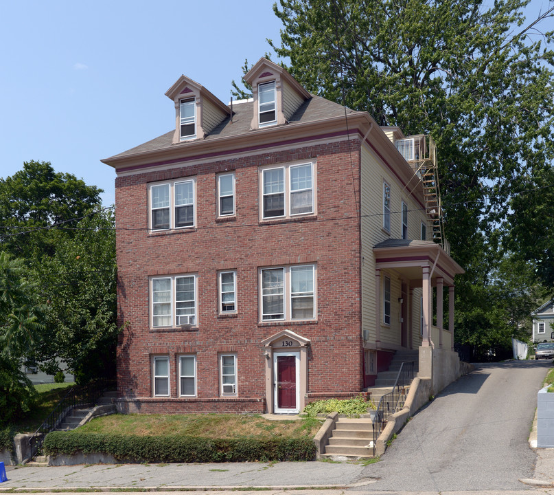 130 Doyle Ave in Providence, RI - Foto de edificio