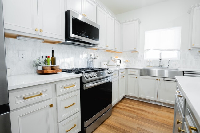 6037 Fieldstone Cir in South Lyon, MI - Foto de edificio - Building Photo