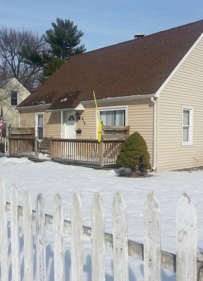 property at 810 S Prairie St