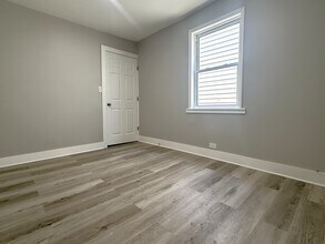 3575 W Dickens Ave, Unit 2R in Chicago, IL - Building Photo - Building Photo