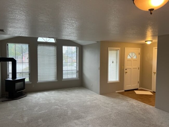 2280 Perri Pl in Medford, OR - Building Photo - Building Photo