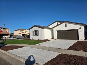 2165 Miners Peak Wy in Plumas Lake, CA - Building Photo - Building Photo