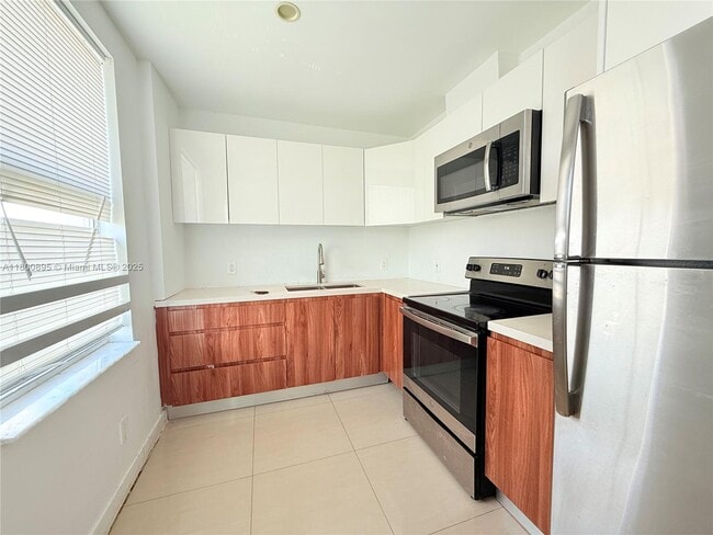 property at 924 Marseille Dr