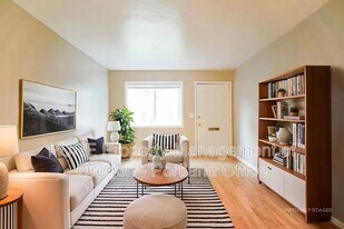 7008 N Amherst St in Portland, OR - Building Photo