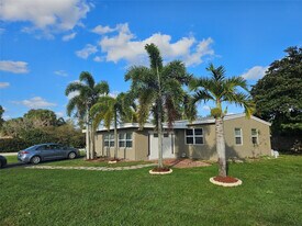 2586 NW 58th Ave in Margate, FL - Building Photo