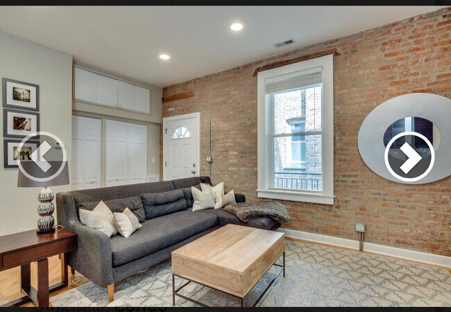 2318 W Augusta Blvd in Chicago, IL - Building Photo - Building Photo