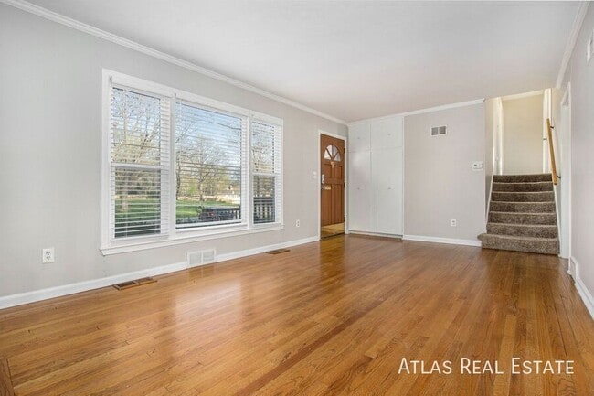 8036 Reinhardt Ln in Prairie Village, KS - Building Photo - Building Photo