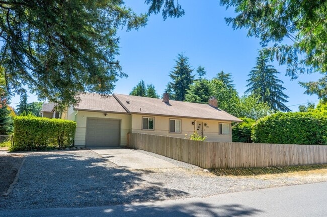 1417 N 40th St in Renton, WA - Building Photo - Building Photo