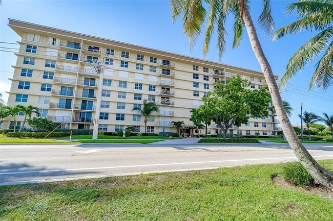 1009 N Ocean Blvd in Pompano Beach, FL - Building Photo - Building Photo