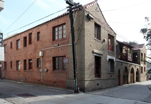 15 Eastwind St in Marina Del Rey, CA - Building Photo