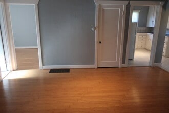 710 Monroe St, Unit B in Wenatchee, WA - Building Photo - Building Photo