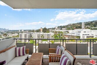 1155 N La Cienega Blvd in West Hollywood, CA - Foto de edificio - Building Photo