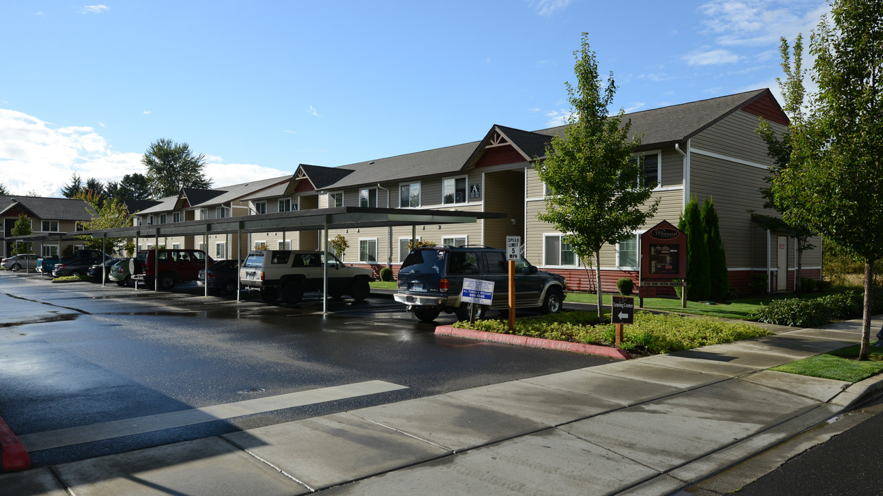 Westwood Commons in Battle Ground, WA - Foto de edificio