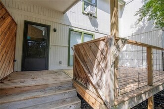 2217 N Crossover Rd in Fayetteville, AR - Building Photo - Building Photo