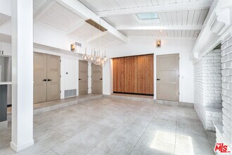 16733 Oak View Dr in Los Angeles, CA - Building Photo - Building Photo