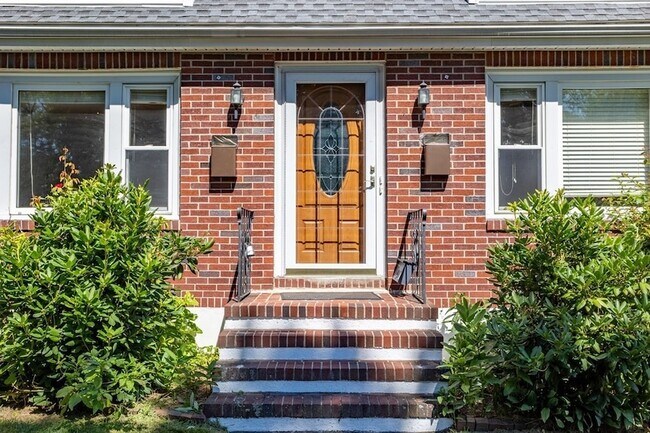 17 Benson Ave in Framingham, MA - Foto de edificio - Building Photo