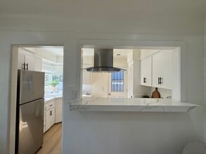 2754 S Barrington Ave in Los Angeles, CA - Building Photo - Building Photo