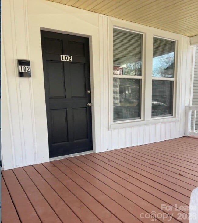 711 S Jackson St in Salisbury, NC - Foto de edificio - Building Photo