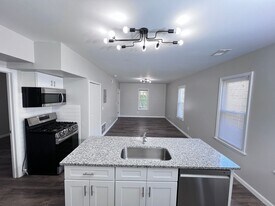 5651 Plumer St in Detroit, MI - Building Photo