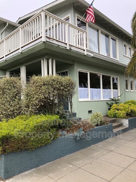 567 Pine Ave in Pacific Grove, CA - Building Photo