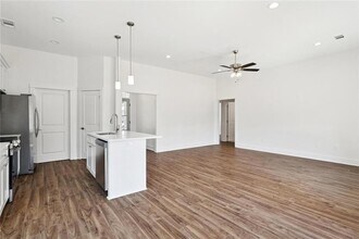 60404 Aqua St in Lacombe, LA - Foto de edificio - Building Photo