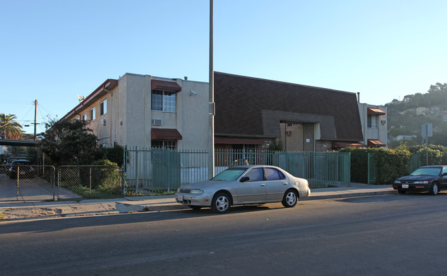 245 E Avenue 38 in Los Angeles, CA - Foto de edificio - Building Photo