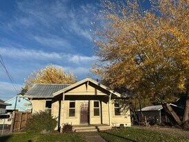 620 SW 1st St in Pendleton, OR - Building Photo