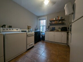 250 S 44th St-Unit -1f in Philadelphia, PA - Building Photo - Building Photo