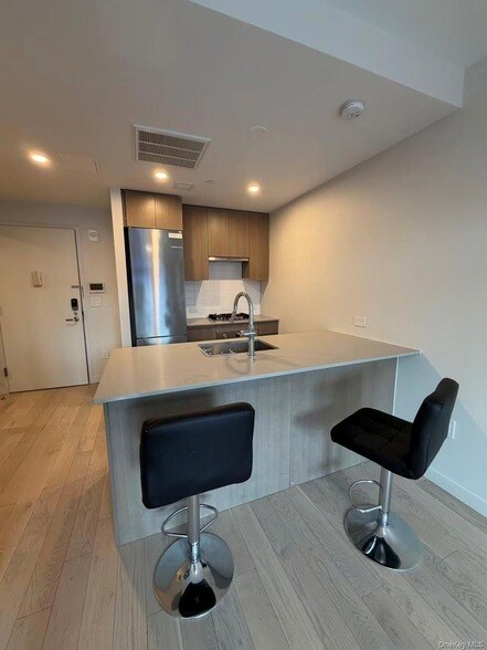 131-02B 40th Rd, Unit 7O in Queens, NY - Foto de edificio