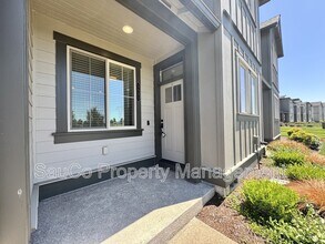 5531 SE Logan Ln in Hillsboro, OR - Building Photo - Building Photo