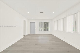 350 Aledo Ave-Unit -B in Coral Gables, FL - Building Photo - Building Photo